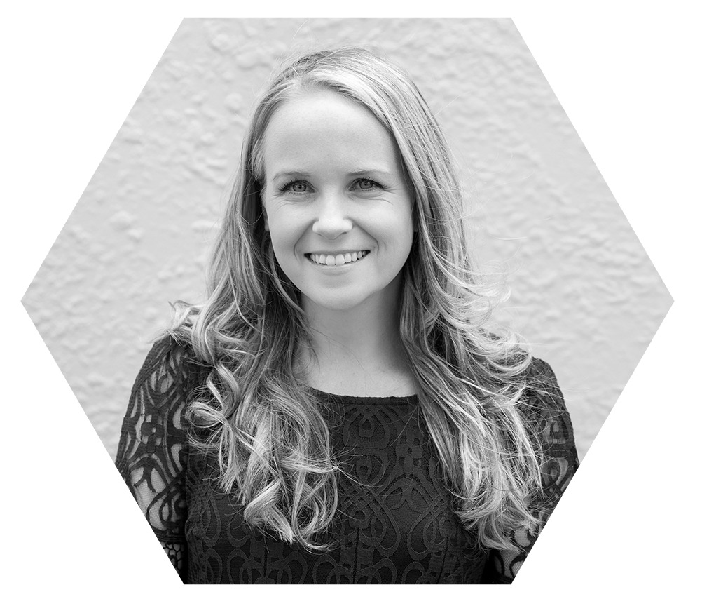 Naomi Arnold: we're talking about the most amazing things that have happened since she started blogging, her best advice on what to do when you're letting fear hold yourself back from starting a blog - or pursuing any other dream and what being in the #Bloghearted community FEELS like http://oneinfinitelife.com/bright-eyed-and-blog-hearted-interview/